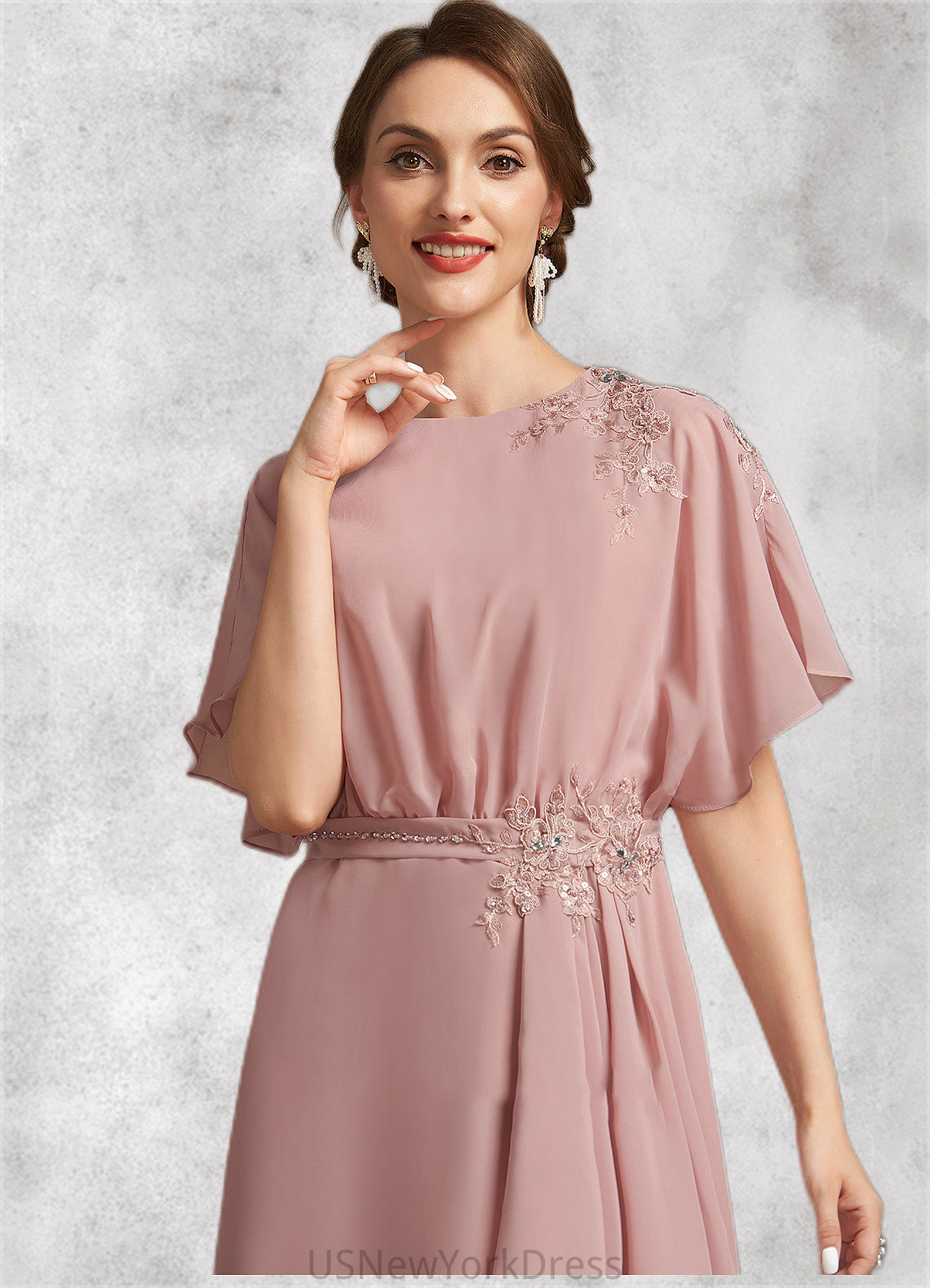 Lizeth Sheath/Column Scoop Neck Knee-Length Chiffon Mother of the Bride Dress With Appliques Lace DJ126P0014829