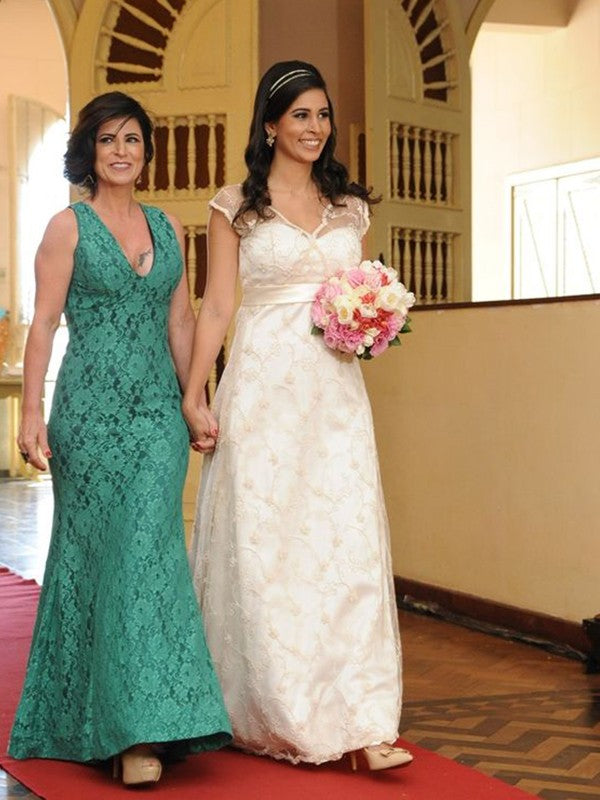 Nora Sheath/Column Lace V-neck Sleeveless Floor-Length Mother of the Bride Dresses DJP0020447