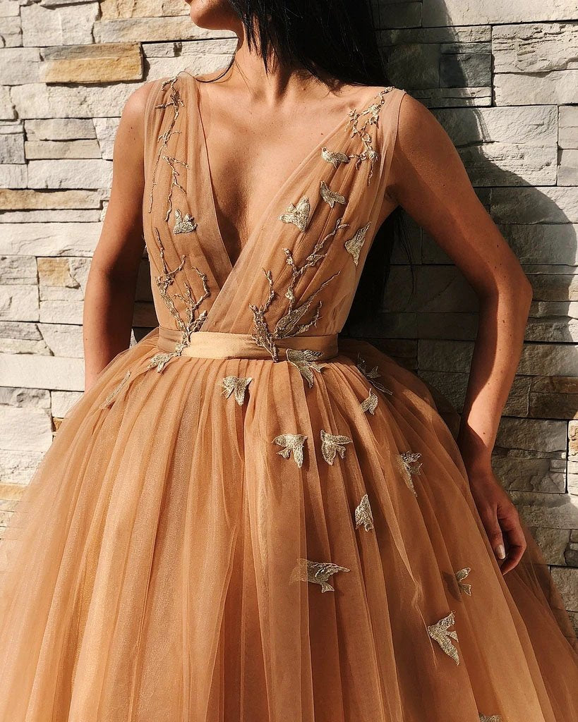 Ball Gown Tulle V Neck Homecoming Dresses with Appliques, Short Prom SJS15620