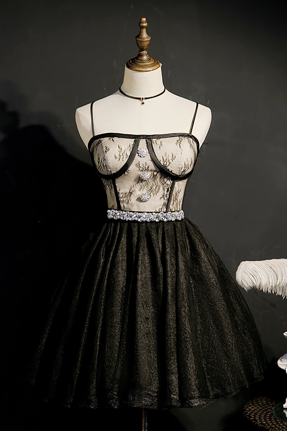 Chic Black Lace Spaghetti Straps Tulle Short Homecoming Dresses