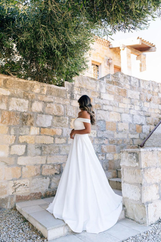 Elegant Ball Gown Off the Shoulder White Satin Long Wedding Dresses