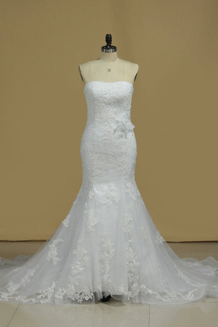 Strapless Mermaid/Trumpet Wedding Dress With Applique Organza Chapel Train