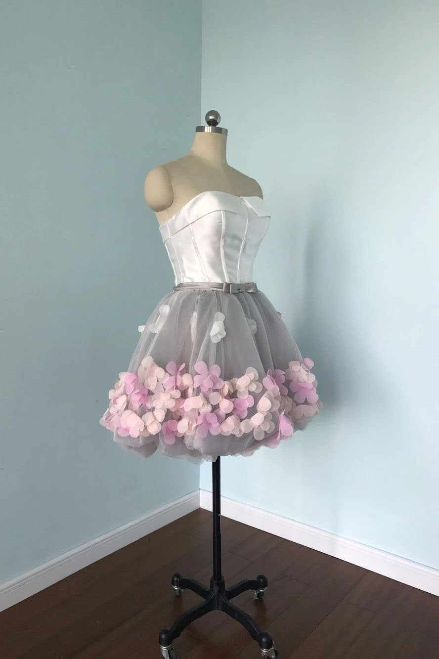 Cute Gray Strapless Tulle Homecoming Dresses with Flowers Short Sweet 16 Dresses SJS14971