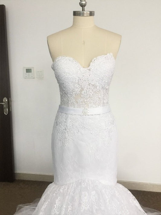 Court Trumpet/Mermaid Train Lace Sweetheart Tulle Sleeveless Wedding Dresses