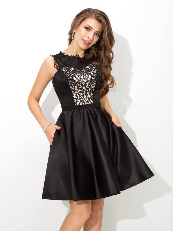 A-Line/Princess Scoop Lace Sleeveless Short Satin Cocktail India Dresses Homecoming Dresses