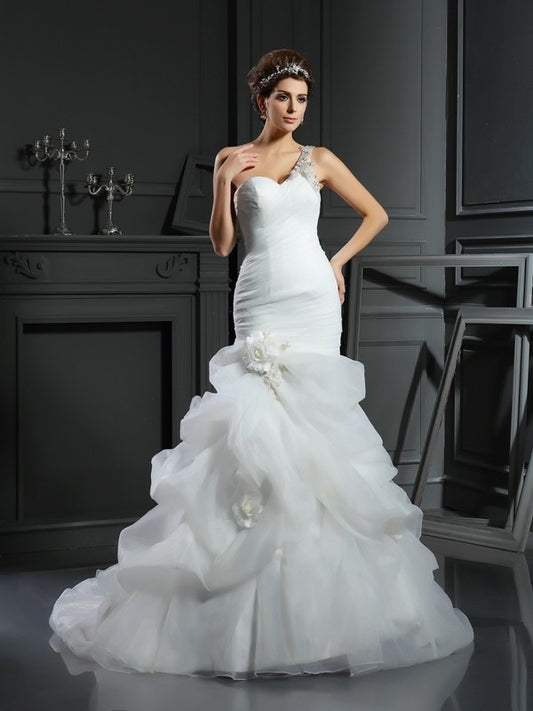 Sweetheart Ruffles Trumpet/Mermaid Long Sleeveless Satin Wedding Dresses