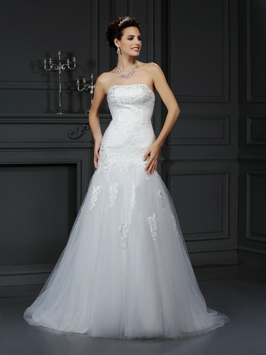 Strapless Lace Sheath/Column Long Sleeveless Satin Wedding Dresses