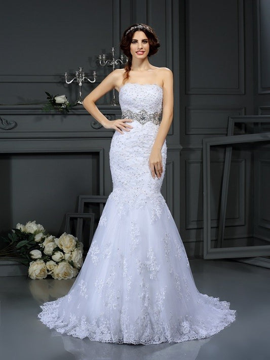 Trumpet/Mermaid Strapless Sleeveless Beading Long Lace Wedding Dresses