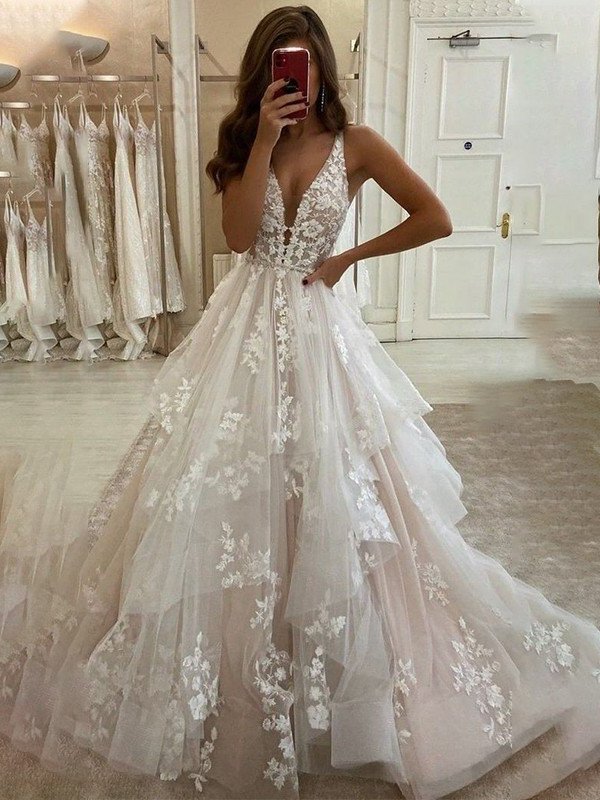 V-neck Tulle Applique A-Line/Princess Sleeveless Sweep/Brush Train Wedding Dresses