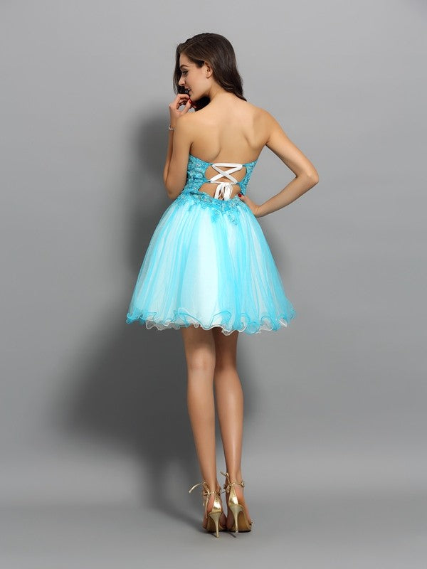 A-Line/Princess Kendal Sweetheart Applique Beading Sleeveless Short Satin Cocktail Homecoming Dresses Dresses