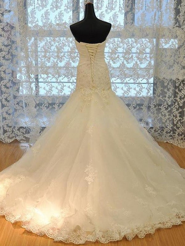 Tulle Sweetheart Applique Court Trumpet/Mermaid Sleeveless Train Wedding Dresses