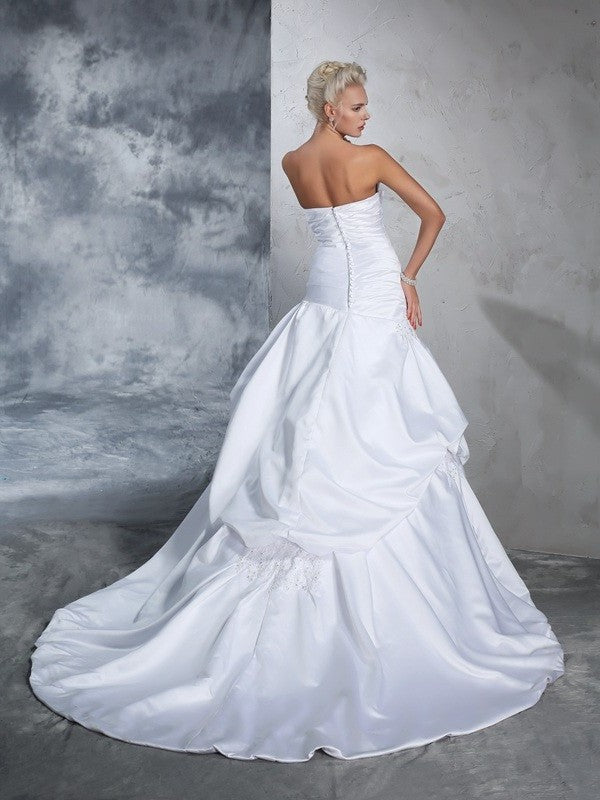 Long Strapless Sleeveless Gown Ball Applique Satin Wedding Dresses