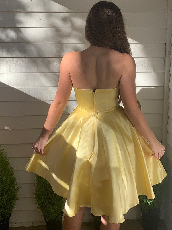 Ruffles Satin Sleeveless A-Line/Princess Strapless Short/Mini Homecoming Dresses