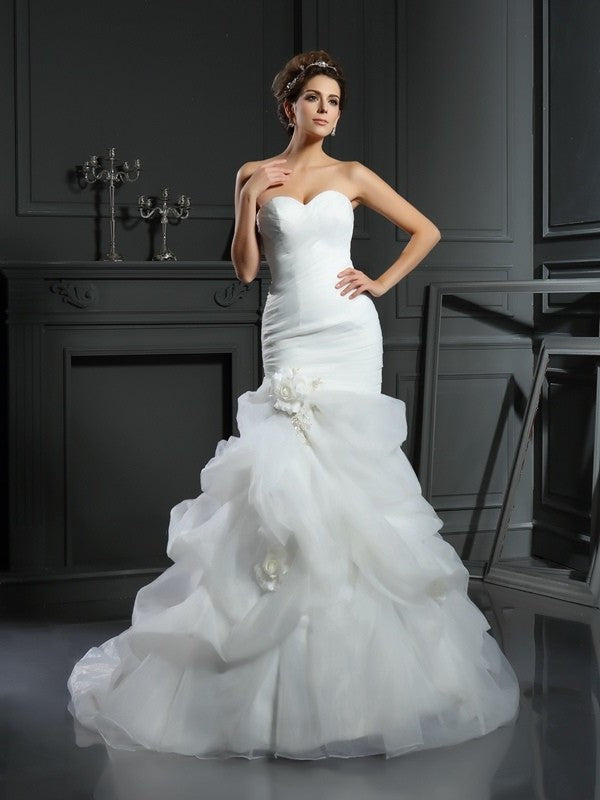 Sweetheart Ruffles Trumpet/Mermaid Long Sleeveless Satin Wedding Dresses