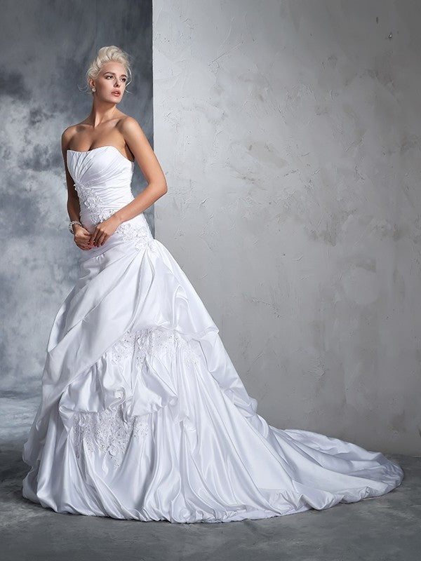 Long Strapless Sleeveless Gown Ball Applique Satin Wedding Dresses