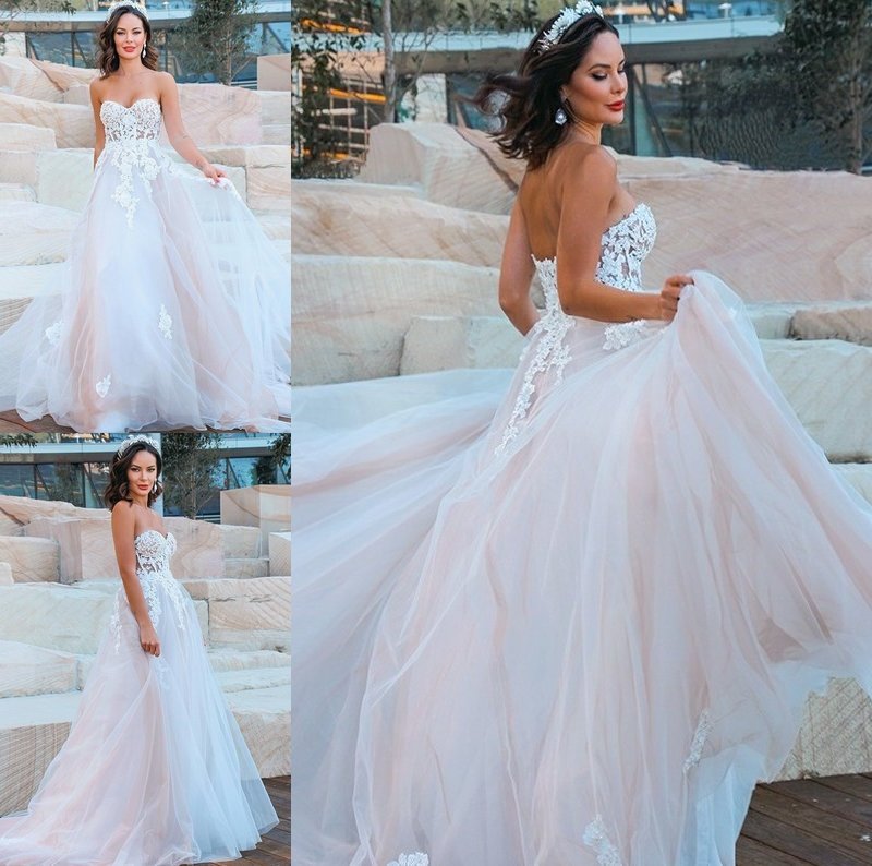 Sleeveless A-Line/Princess Sweetheart Sweep/Brush Tulle Applique Train Wedding Dresses