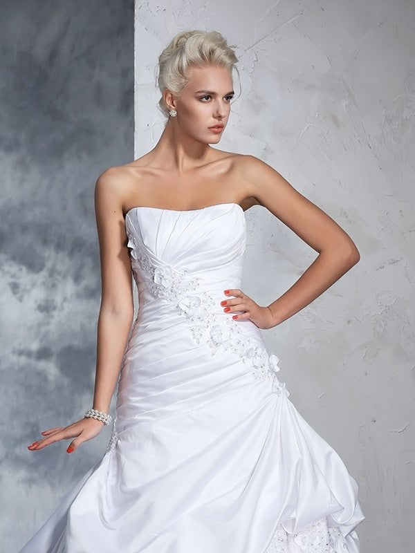 Long Strapless Sleeveless Gown Ball Applique Satin Wedding Dresses